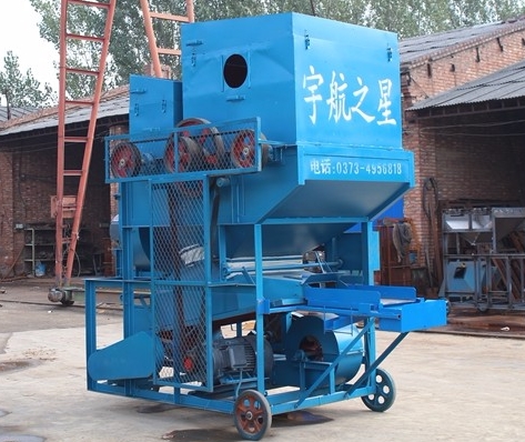 花生剝殼機(jī)現(xiàn)場照片 花生剝殼機(jī)